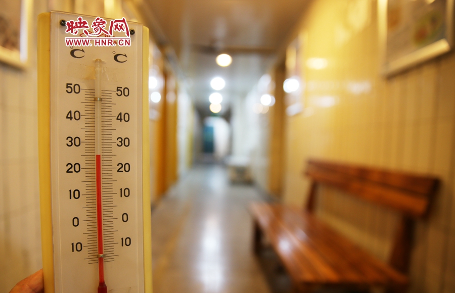 金水區(qū)人防辦（珠江琴行）納涼處溫度為25度。
