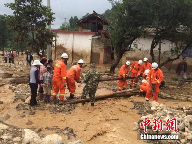7月28日,云南省保山市隆陽(yáng)區(qū)瓦房鄉(xiāng)喜坪村上坪小組發(fā)生山洪災(zāi)害,造成3戶(hù)人家9人被沖走。