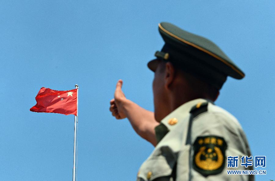  9月25日，武警浙江嘉興消防官兵為祖國“點贊”。