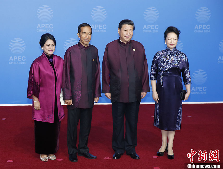 圖為習近平夫婦歡迎印度尼西亞總統(tǒng)佐科·維多多。中新社發(fā) 杜洋 攝