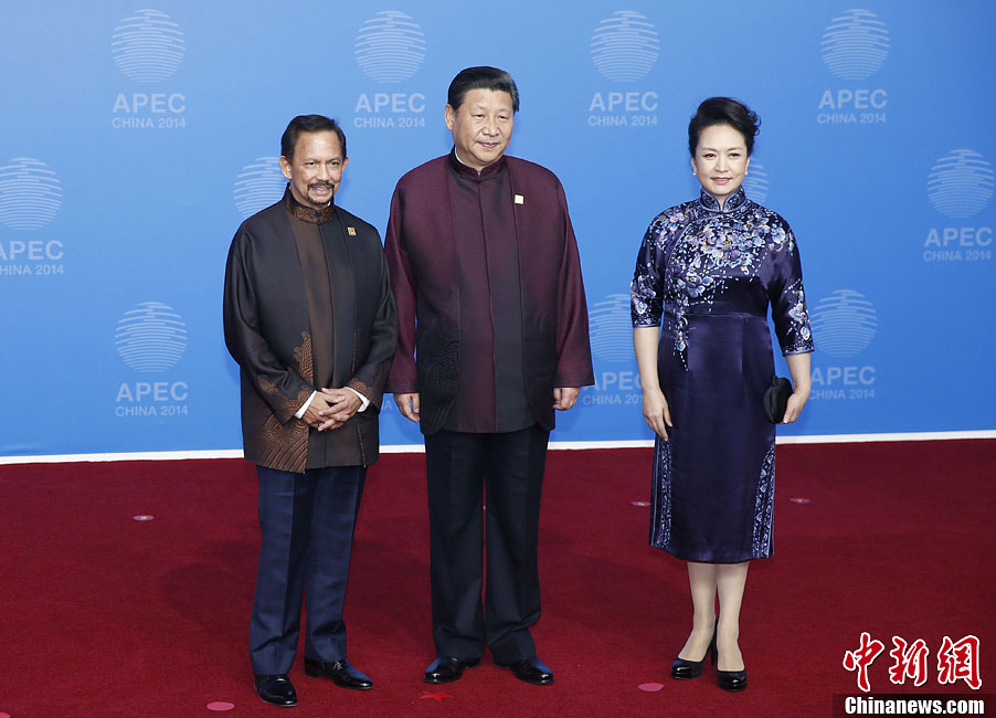 圖為習近平夫婦歡迎文萊蘇丹哈桑納爾。中新社發(fā) 杜洋 攝