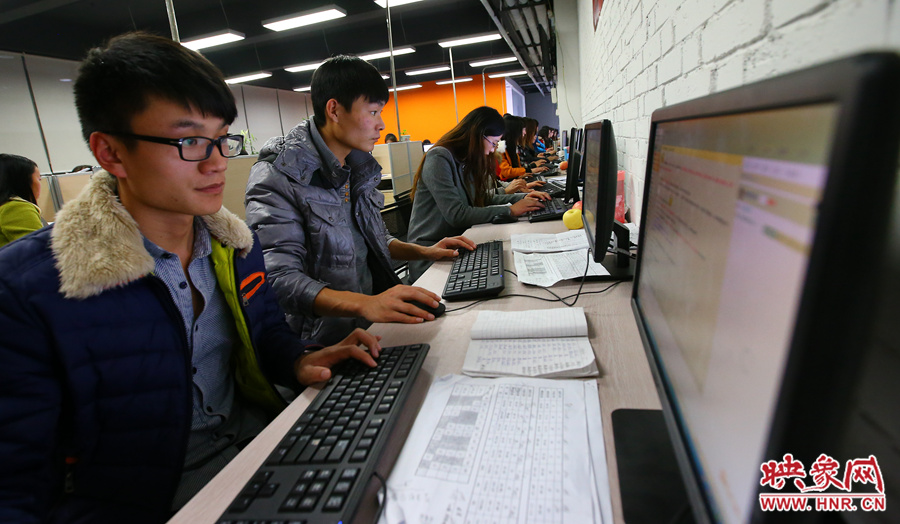 從凌點(diǎn)開(kāi)始，最忙碌的就要數(shù)這些客服人員