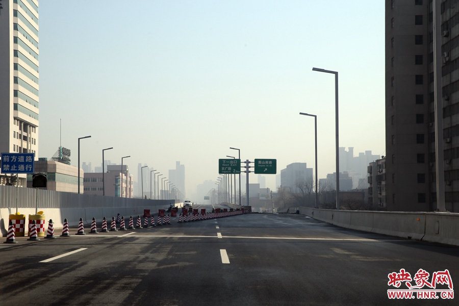 嵩山南路出口，由西向東至嵩山南路出口向東暫未開通。