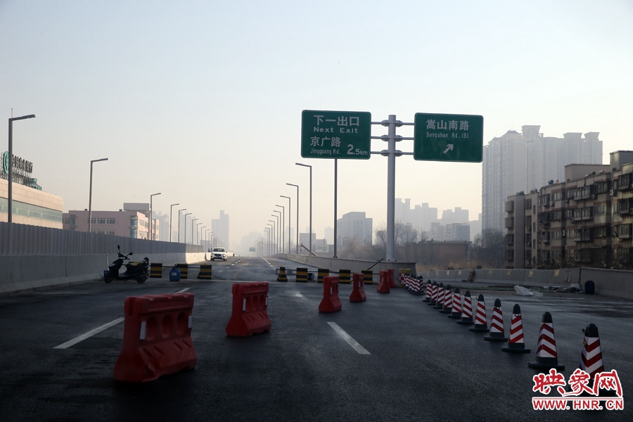 嵩山南路出口，由西向東至嵩山南路出口向東暫未開通。