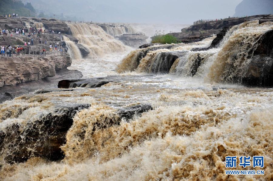 這是7月10日拍攝的黃河壺口瀑布。