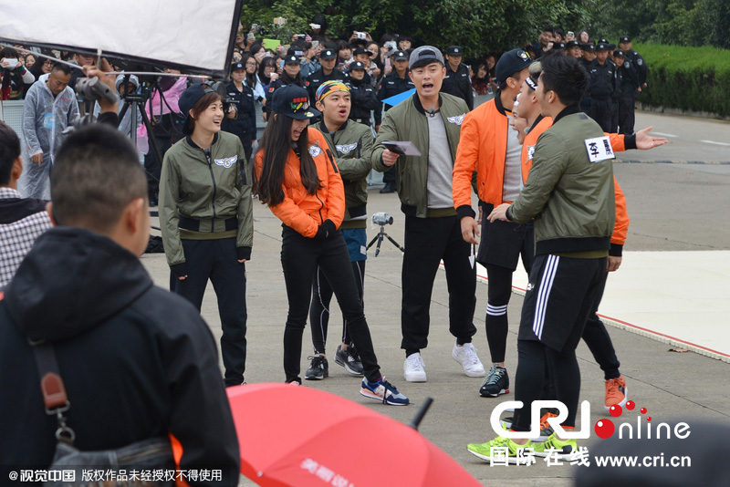 《奔跑吧兄弟》第三季劇組到南京錄制節(jié)目。