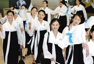 2005年9月，結(jié)束亞洲田徑錦標(biāo)賽之行的朝鮮拉拉隊(duì)。