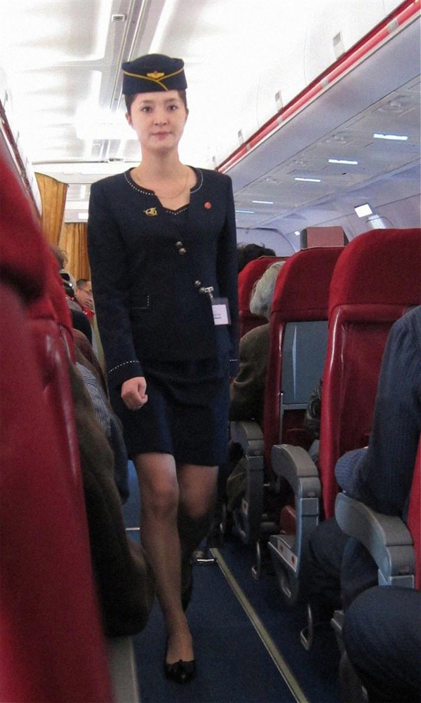 朝鮮領(lǐng)導(dǎo)人金正恩最近下令國營高麗航空的女空服員改穿比較短、比較緊的裙子。