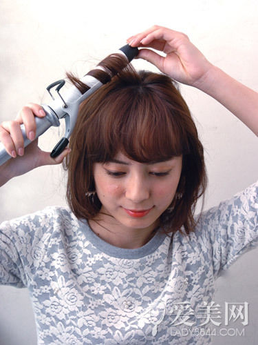 慵懶感小辮子盤發(fā) 簡單隨意顯俏皮 慵懶感小辮子盤發(fā) 簡單隨意顯俏皮