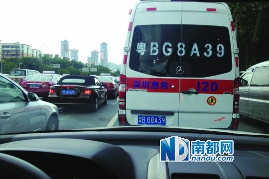 深圳:9名車(chē)主因不避讓救護(hù)車(chē)被扣分罰款 深圳:9名車(chē)主因不避讓救護(hù)車(chē)被扣分罰款