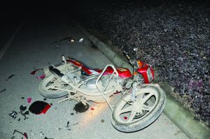 事故現(xiàn)場(chǎng)，被撞摩托車(chē)