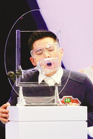 四川小伙上節(jié)目吼破玻璃杯 評(píng)委堅(jiān)稱(chēng)不是科學(xué)