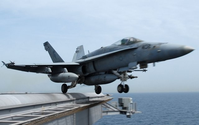 資料圖：美軍F-18艦載機(jī)。