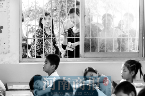 家長們都想讓孩子上個好學校、好班級，但也應(yīng)根據(jù)實際情況，選擇最合適的