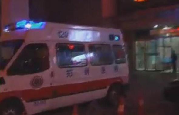 女兒不救父親，鄰居很憤怒