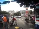 好恐怖的車禍！騎車先到人才到