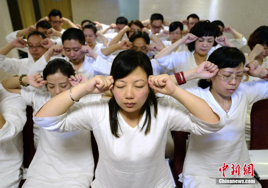 長沙首個睡眠班開課 白領(lǐng)現(xiàn)場學睡覺