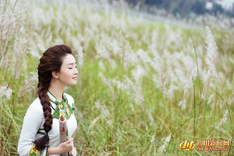 四川內(nèi)江“甜女”驚艷亮相 甜美如畫(huà)清純飄逸 四川內(nèi)江“甜女”驚艷亮相 甜美如畫(huà)清純飄逸