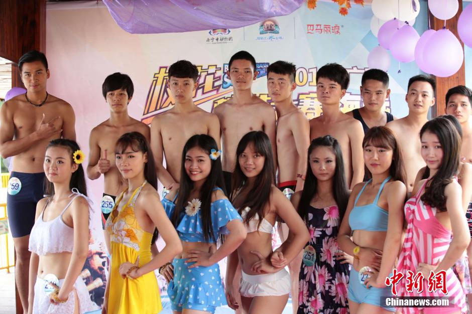 學(xué)生參加?；ㄐ２荽筚?美女穿比基尼秀身材