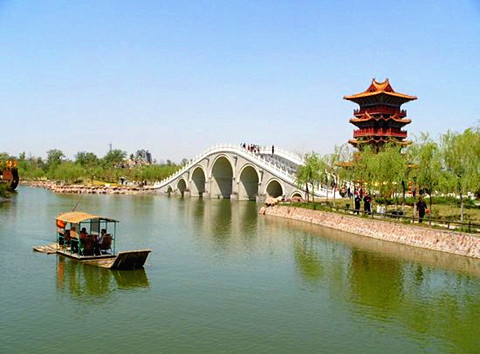 清明上河園獲“河南省十大重點(diǎn)文化企業(yè)”稱號(hào) 清明上河園獲“河南省十大重點(diǎn)文化企業(yè)”稱號(hào)